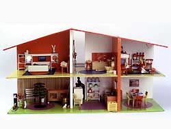 Okwa, rondom bespeelbaar huis, collectie Karin Wester